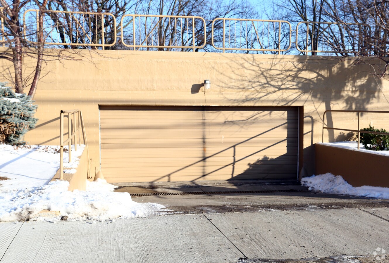 Photo - Diplomat Apartments