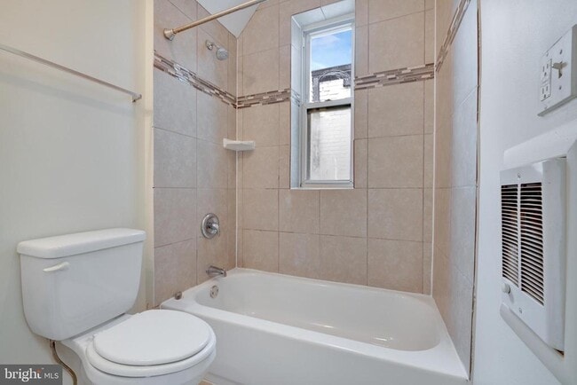 Photo - 618 Columbia Rd NW