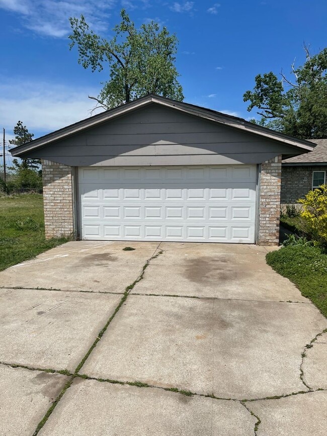 3BD Home needing some TLC!! Has Fenced in ... - 3BD Home needing some TLC!! Has Fenced in ...
