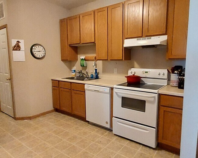 Photo - Nice 3 Bedroom 1.5 Bathroom Townhome in Hu...