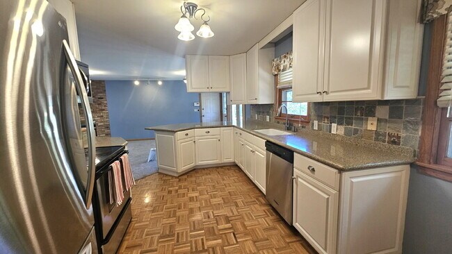 Photo - Amazing 4-Bedroom Retreat with 2 Full Baths and 2400 Sq Ft of Space in Minneapolis.