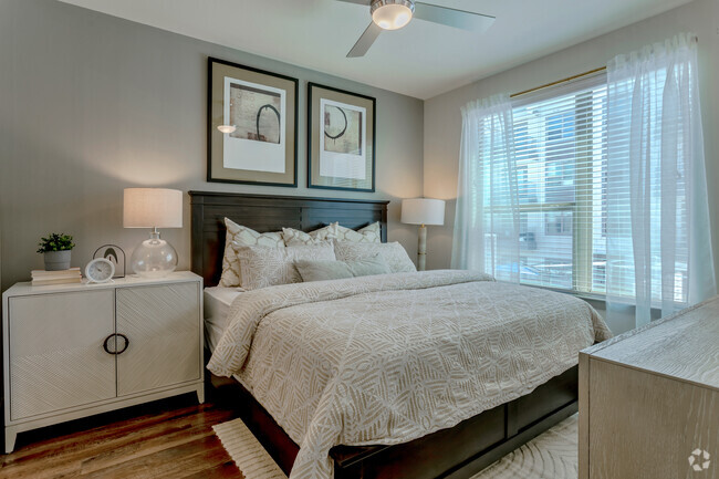 2BR, 2BA - 1008 SF B1 - Dormitorio