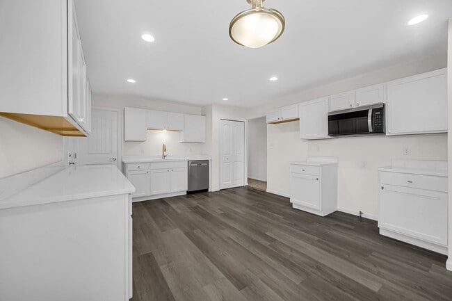 Building Photo - 368 Raven Ct