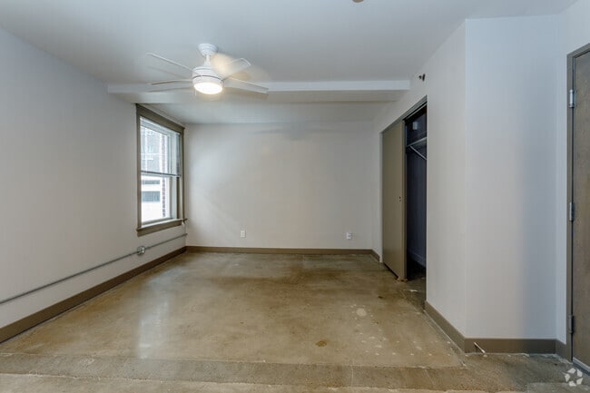 Studio - New Yorker 703 - KC Loft Central