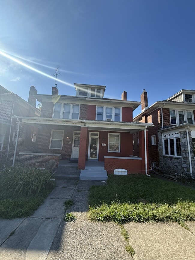 Building Photo - 3005 Derry St