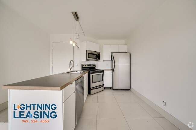 Building Photo - 3949 Los Feliz Blvd Unit 105D Rental