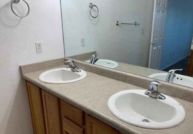 Photo - ALL PROSPECTIVE TENANTS MUST SUBMIT A $58 ... Condo