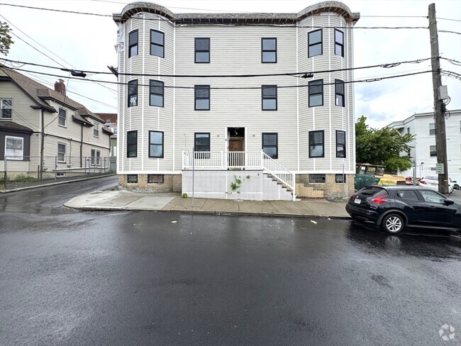 Building Photo - 56 Sachem St Unit 1 Rental