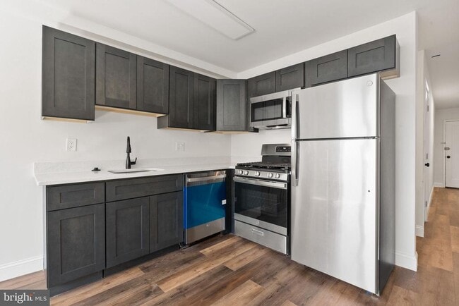 Photo - 610 57th St NE Unit 202