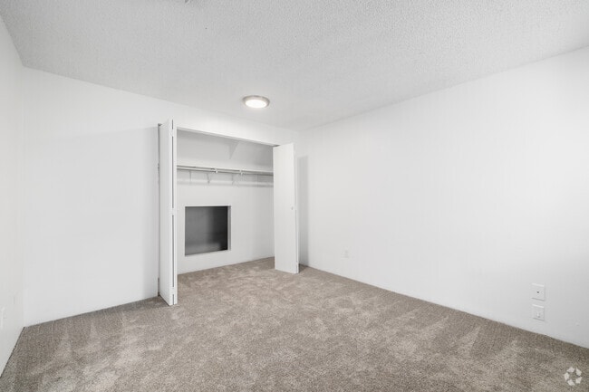 2BR, 1BA - 1,050SF - Bedroom