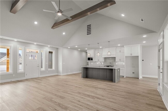 806 Mueller Wy