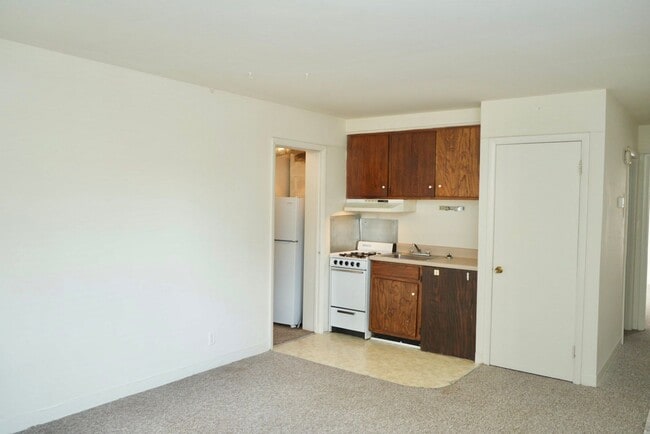 Photo - One Bedroom Available at Arlington Court