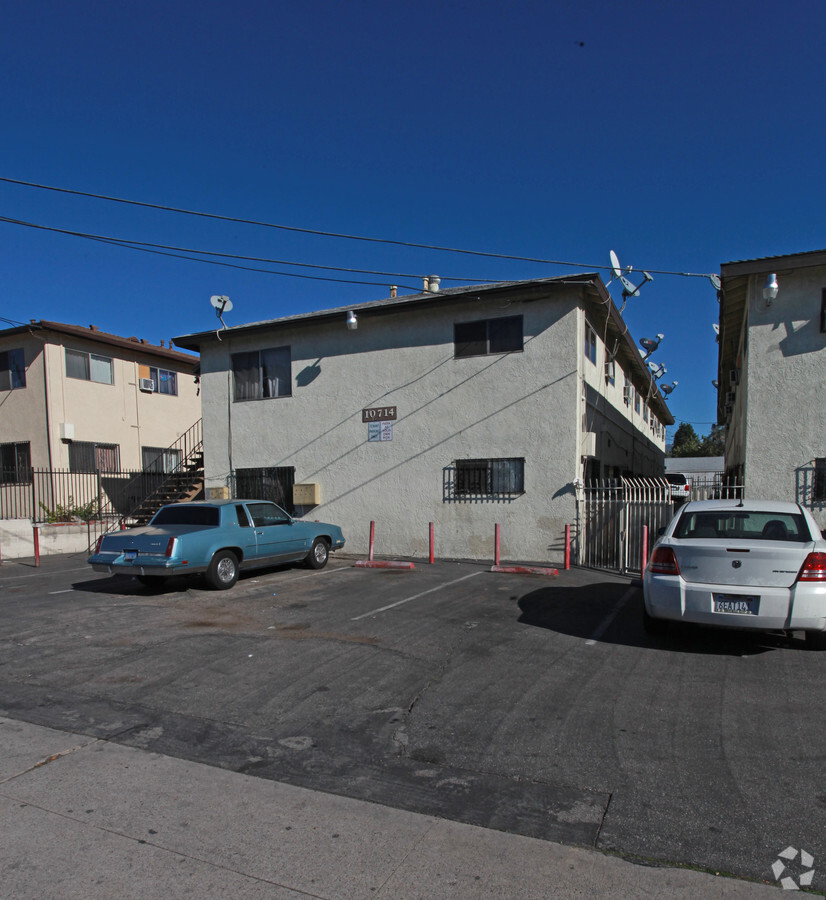 Photo - Sutter Twins Apartments