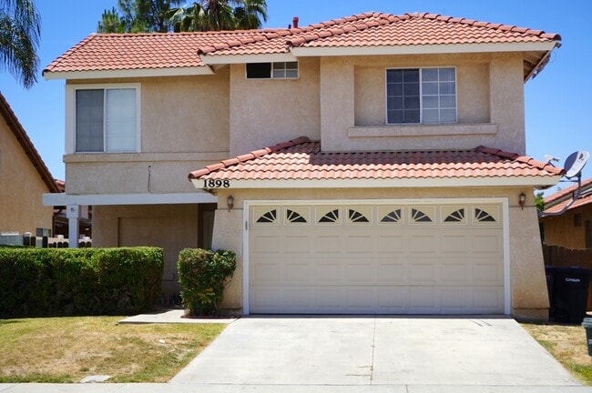 Building Photo - Charming 3-Bed, 2.5-Bath Home | 1,800 Sq F...
