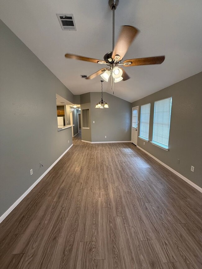 Photo - 2221 Creekside Ln Unidad 2221 Creekside Ln #B