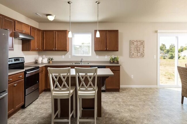 Photo - Large Newer Colonial for Lease in Fowlerville Schools