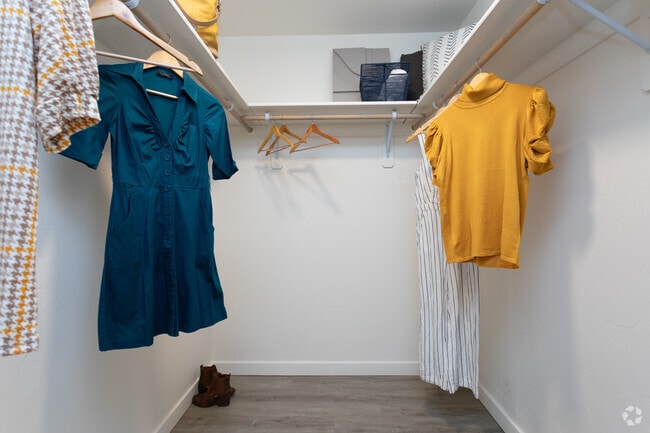 1BR, 1BA - 680 SF - Presidio Palms Apartments