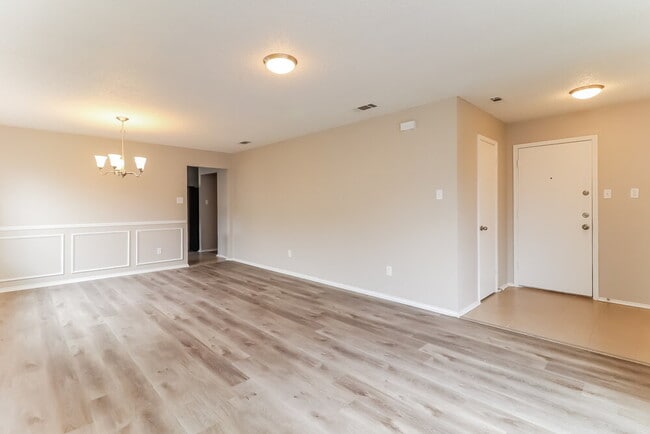 Photo - 8128 Twin Oaks Trail