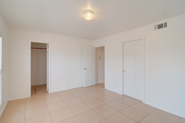 Photo - 2921 Country Manor Ln