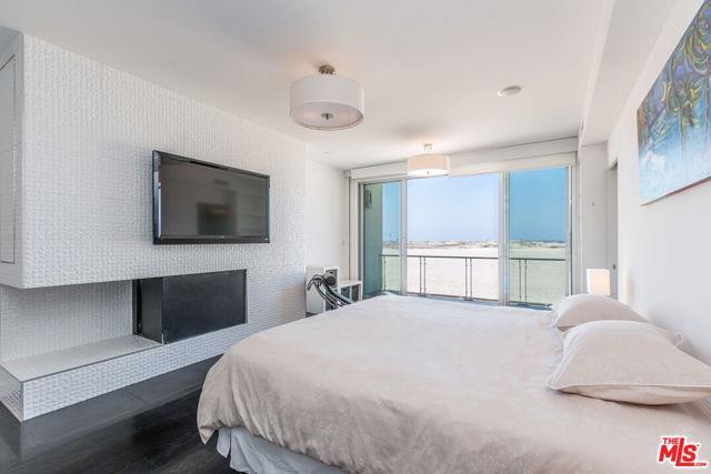 Building Photo - 5205 Ocean Front Walk Unit 203 Rental