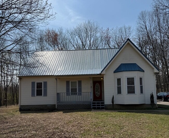 Building Photo - One Bedroom Apt with Utilities Included Unit 1