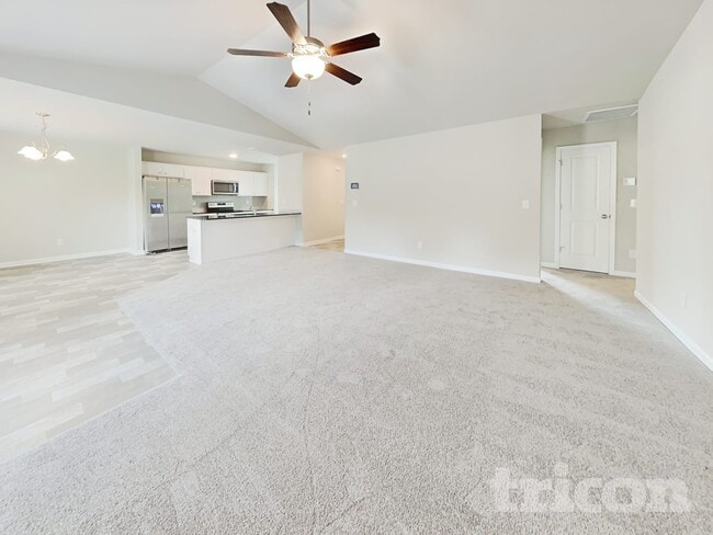 Photo - 205 Tractor Pl