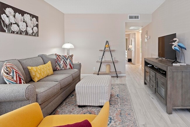 Photo - 1032 Lincoln B