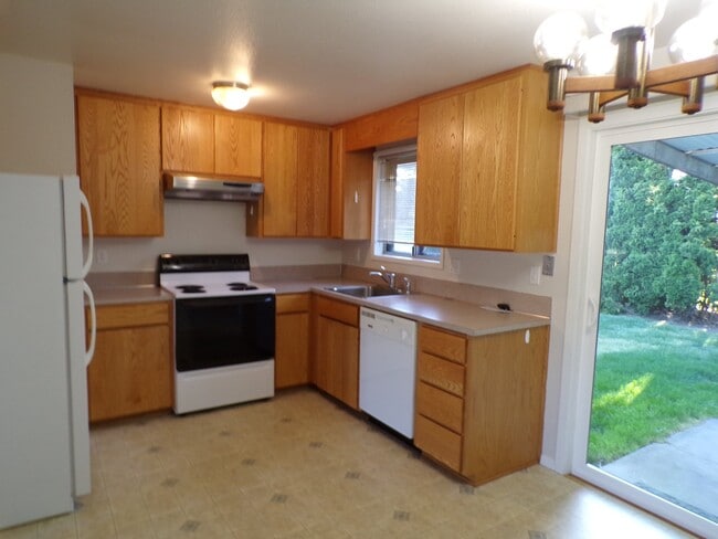 Photo - 3627 SE Geary St Unit Left side 3627
