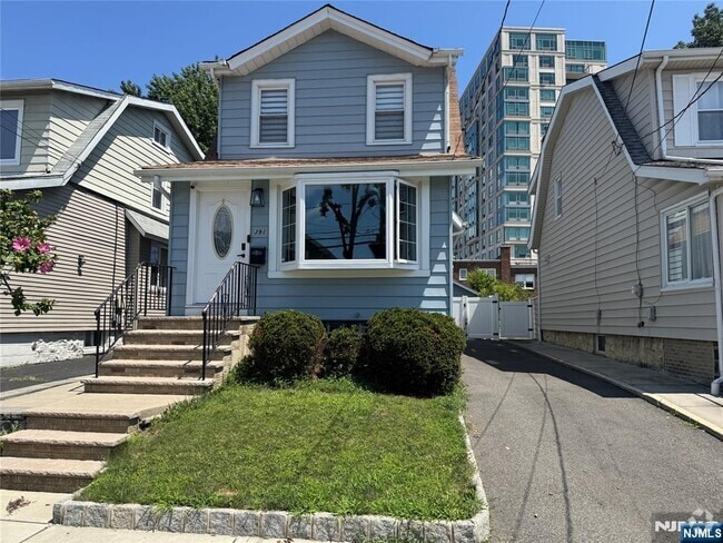 Building Photo - 391 Columbia Ave Rental