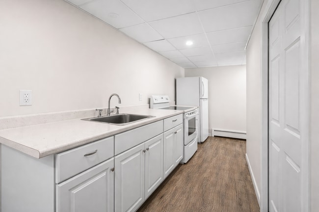 Updated kitchen with full-size appliances - 16 Miller Rd