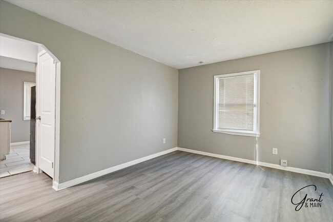 Photo - 3 bedroom bungalow - $1325