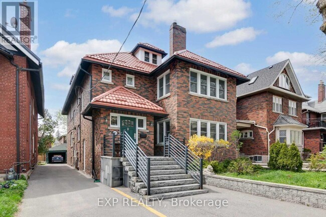 Photo - 896 Avenue Rd