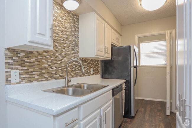 2BR, 2BA - 1129SF