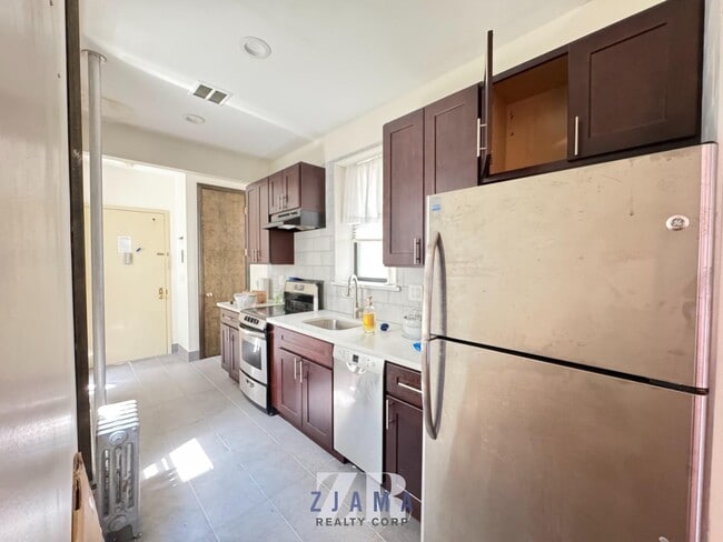 Building Photo - 471 Seventh Avenue Unit 2C Rental
