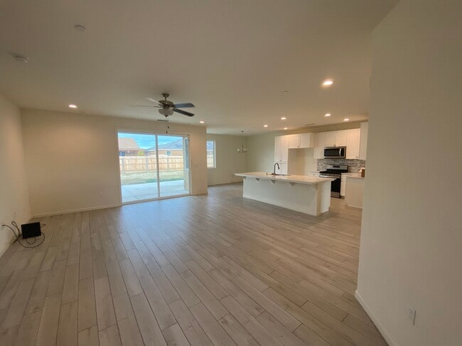 Building Photo - Spacious open and new in Kingsburg Rental