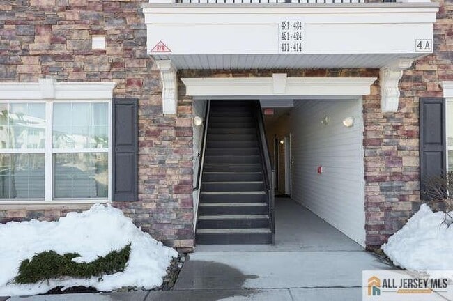 Photo - 421 Tavern Rd