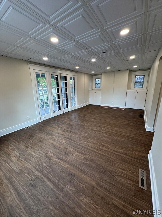 Photo - 2 Agassiz Cir