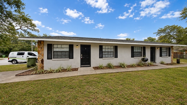 Building Photo - 923 E Poinsettia Ave Unit A
