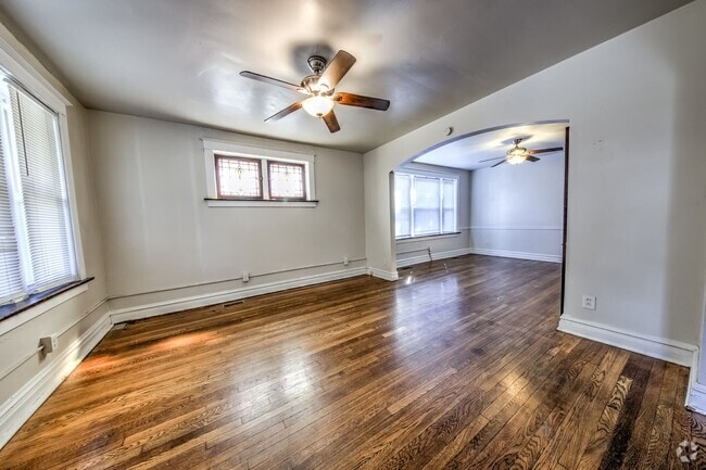 Building Photo - 5231 S Grand Blvd Unit 1F Rental