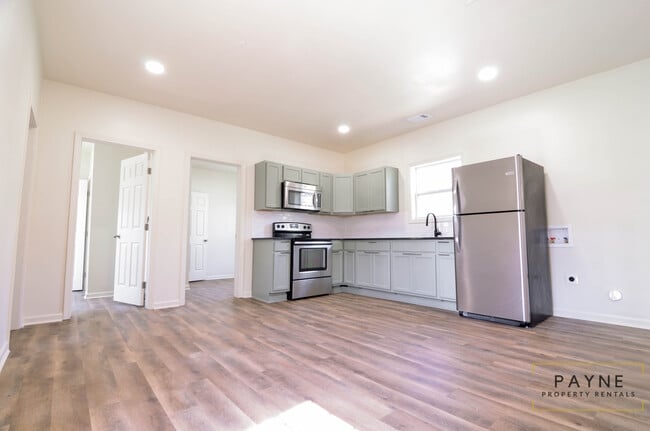 Photo - 1418 Branch St