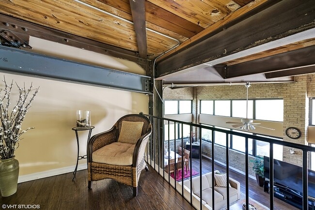 Photo - 925 Green Bay Rd