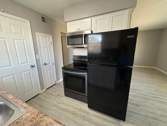 Photo - 215 Snead Dr