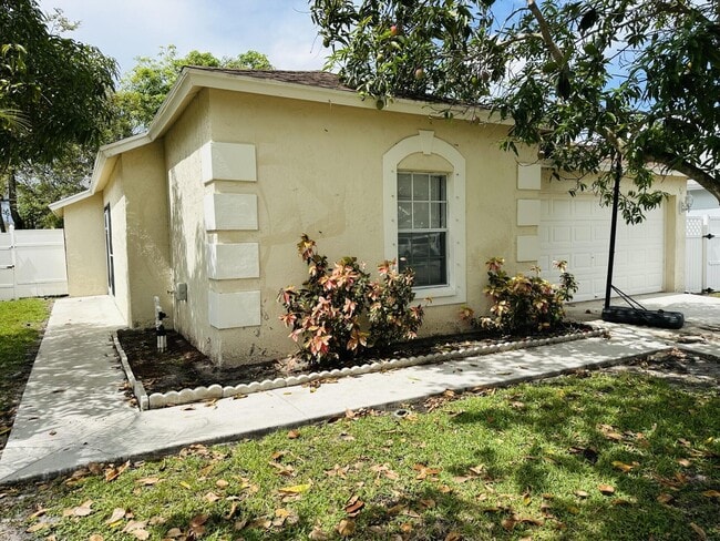 5165 Foxhall Pl