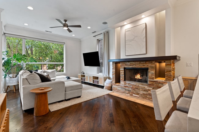 1131 W Addison St Unit 2