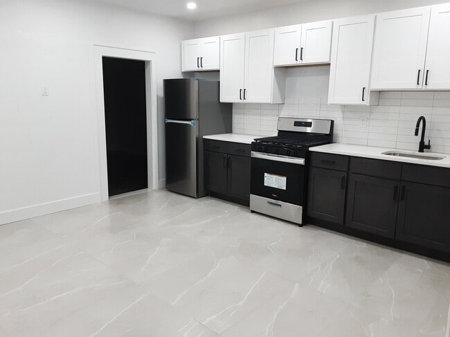 Building Photo - 44 Bross Pl Unit 2