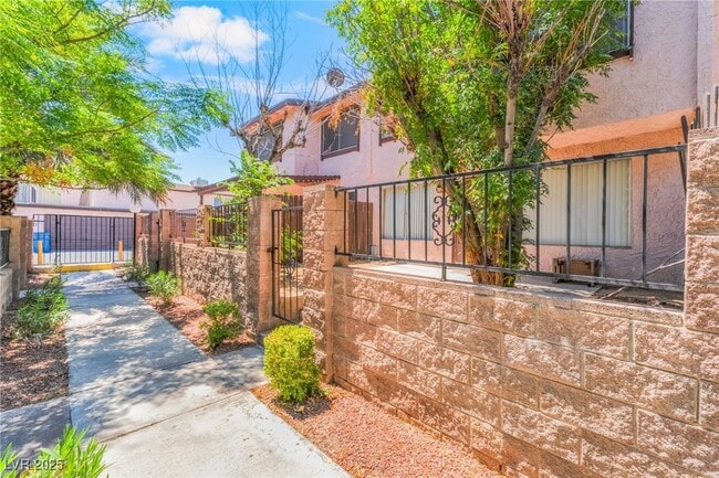 Photo - 1693 E Rochelle Ave Townhome