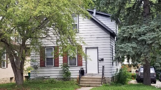 Building Photo - 1168 1/2 Shawano Ave Rental