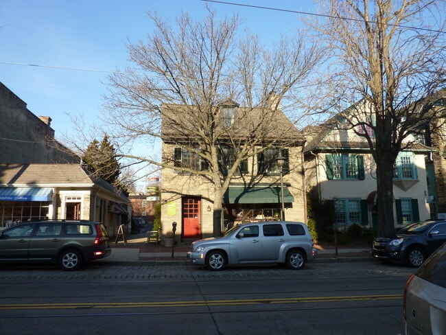 Building Photo - 8433 Germantown Ave Unit 2nd Rental