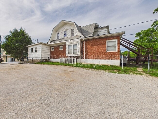 Building Photo - 6921 Prospect Ave Unit C