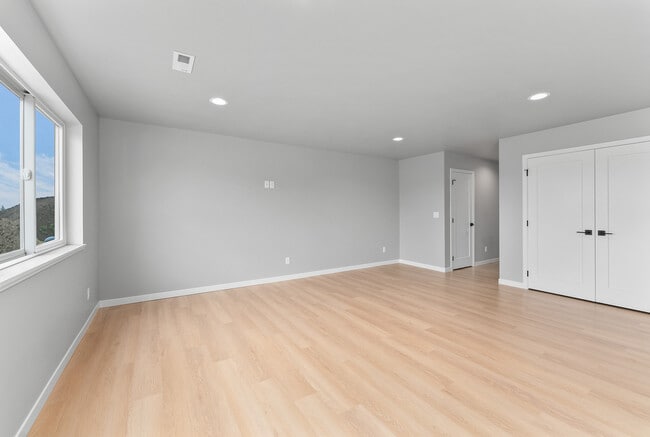 Photo - 528 Oxford Ave